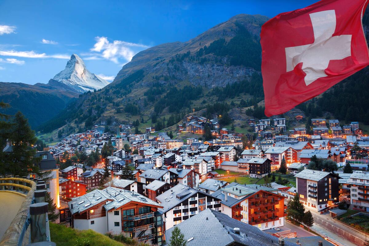 Suiza. Zermatt con los Alpes suizos en el fondo. (iStock)