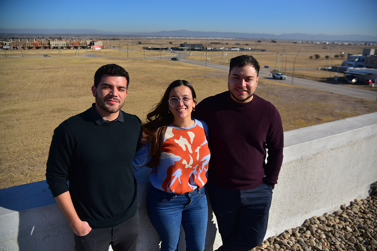 Yaco Peralta (24), Emilia Gallo (28) y Atahualpa Herrera (31) creadores de "Retrip". (Pedro Castillo / La Voz)