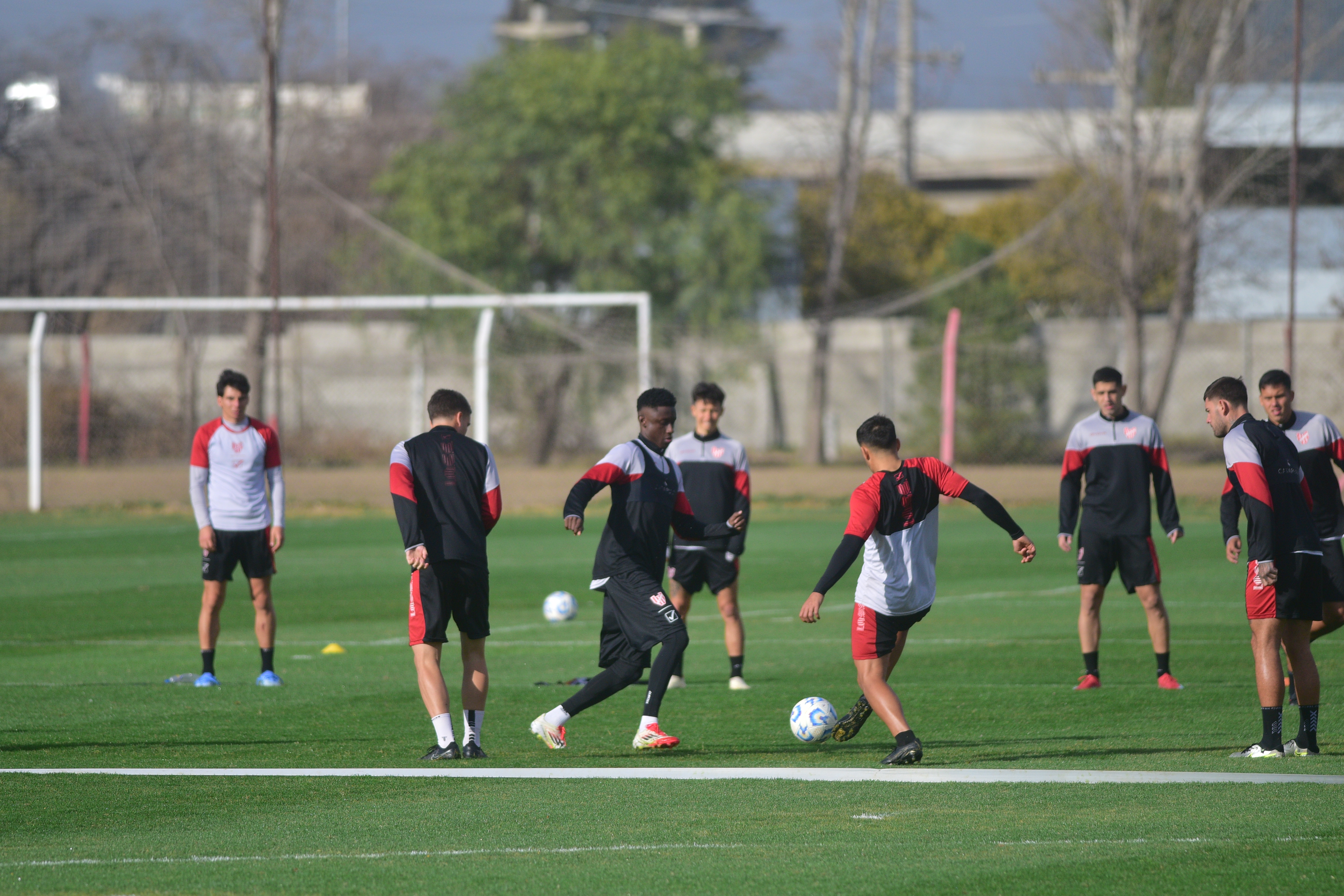 El entrenamiento de Instituto de este martes, en La Agustina. La Gloria se prepara para el duelo ante River, en el Kempes. (Pedro Castillo / La Voz)
