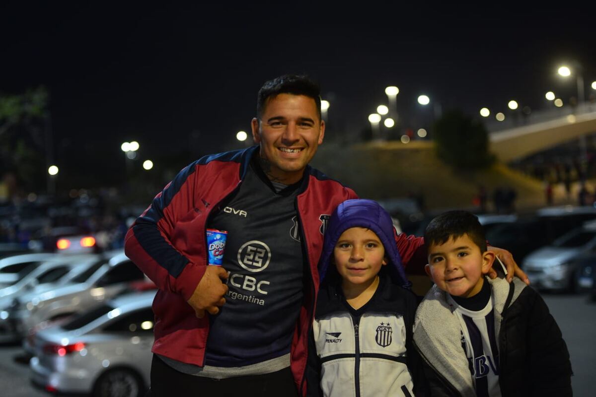 Las y los Cara 'e Cancha de Talleres en la previa del partido con Vélez por la Copa Libertadores. (Facundo Luque y Javier Ferreyra)