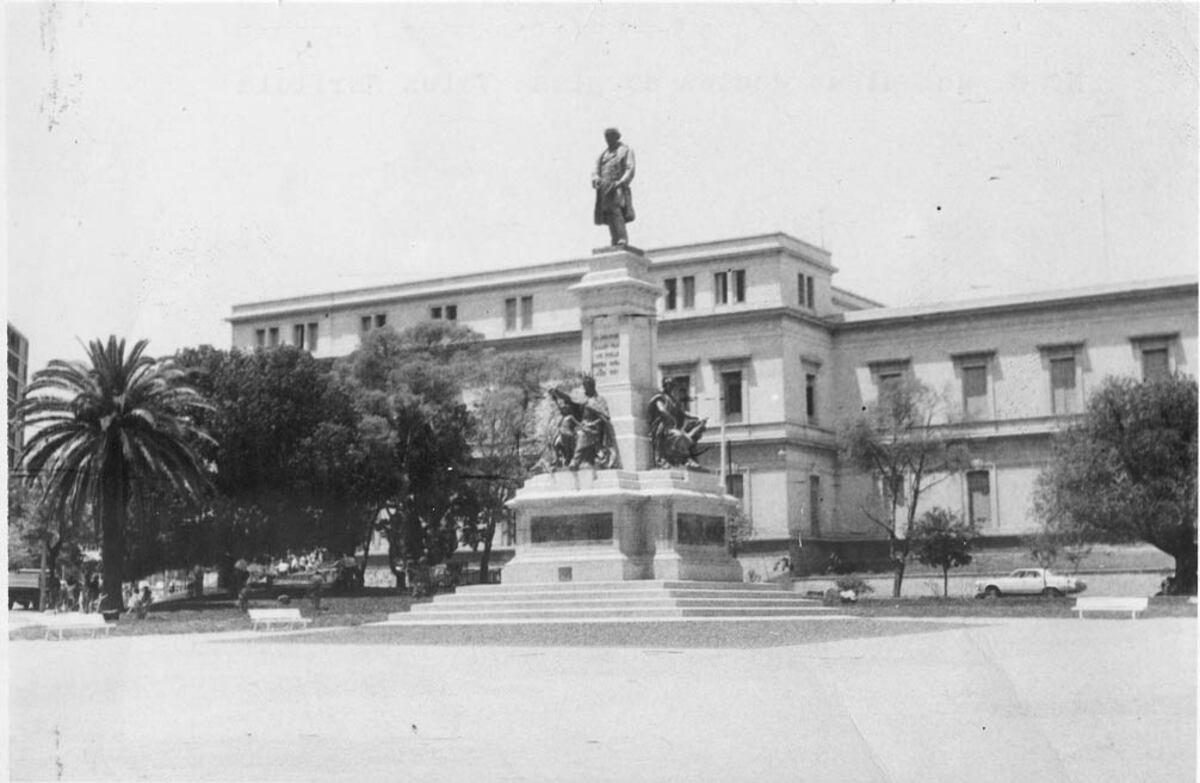 Monumento Vélez Sársfield (Archivo La Voz del Interior)