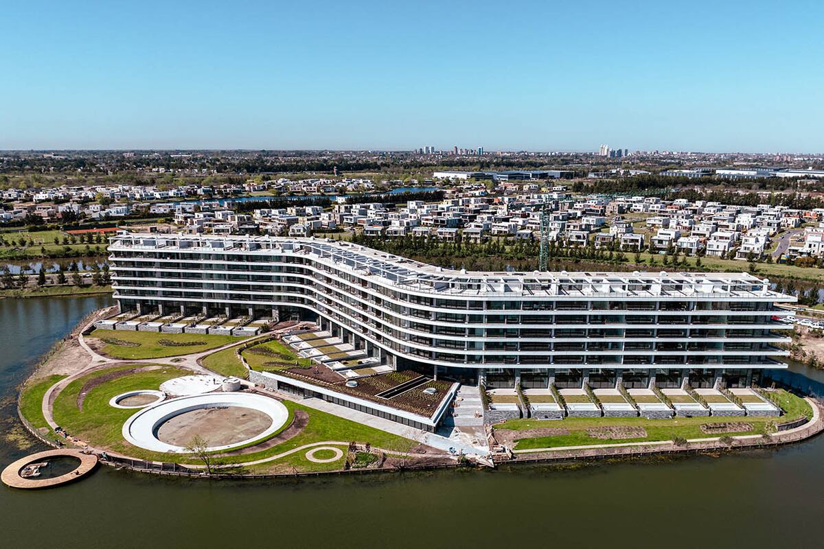 Oceana Nordelta incorporó la carpintería de aluminio fabricada e instalada por Politec en un proyecto que combina arquitectura de autor, sustentabilidad y vistas privilegiadas al lago central.