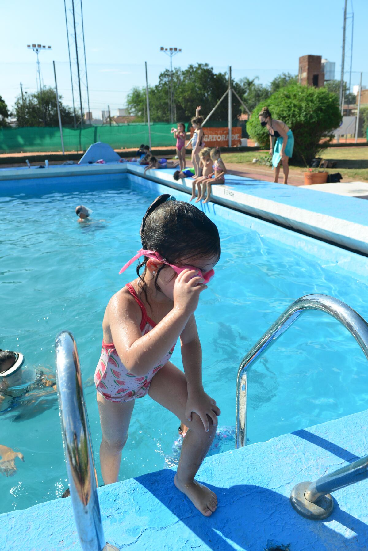 Los psicólogos recomiendan escuchar a sus hijos y ver que les gusta hacer para distinguir si tienen energía extra para más actividades en vacaciones.