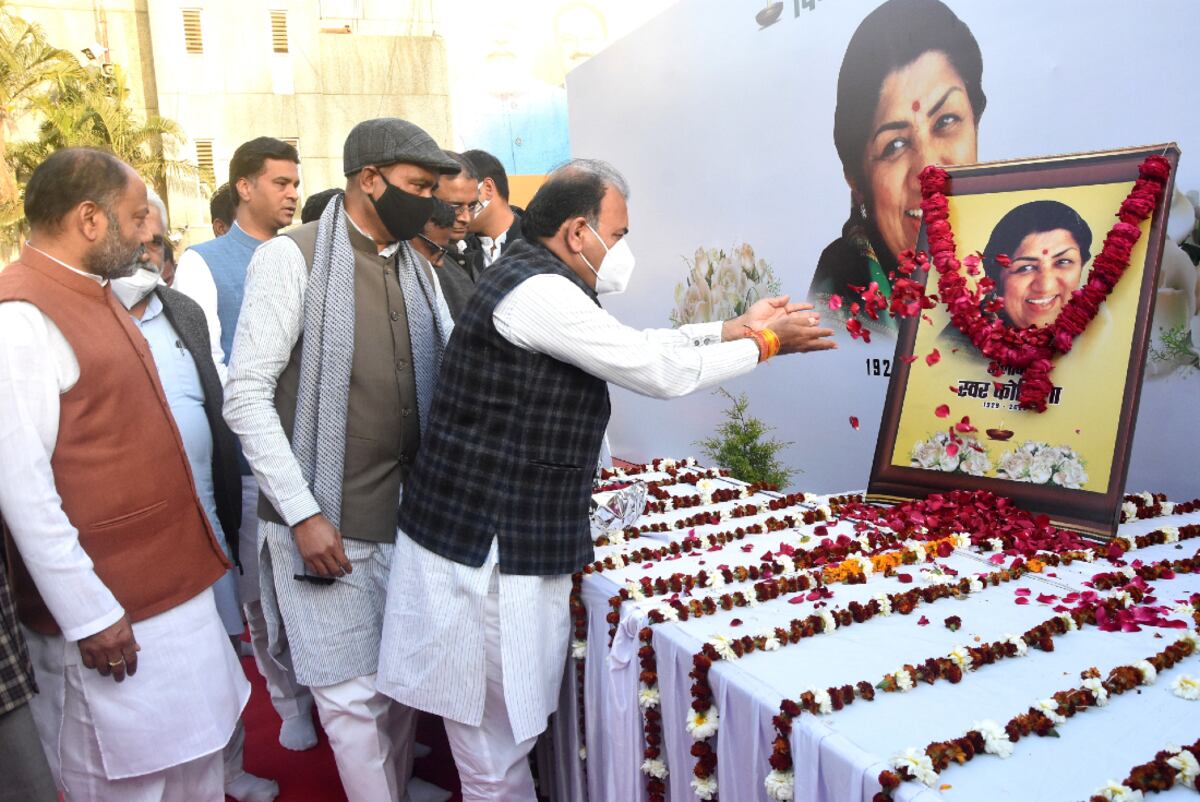 El último adiós a la cantante Lata Mangeshkar. (DPA)