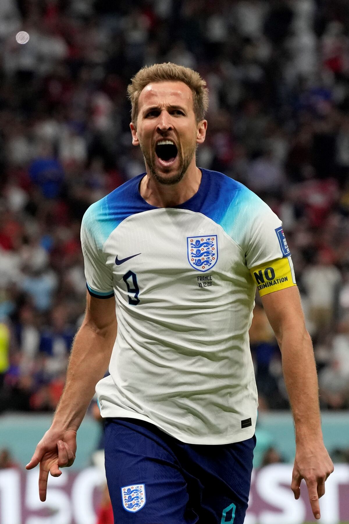 Lo grita con el alma. Kane puso el 1 a 1 entre Inglaterra y Francia e igualó un record de Rooney. (AP).