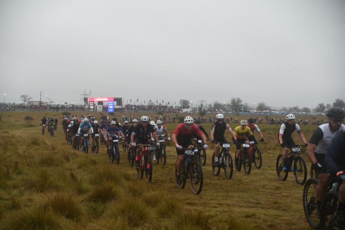 Desafío Río Pinto, día2. La competencia más convocante de MTB a nivel continental, con una inscripción de 5500 participantes, un récord histórico. (La Voz)