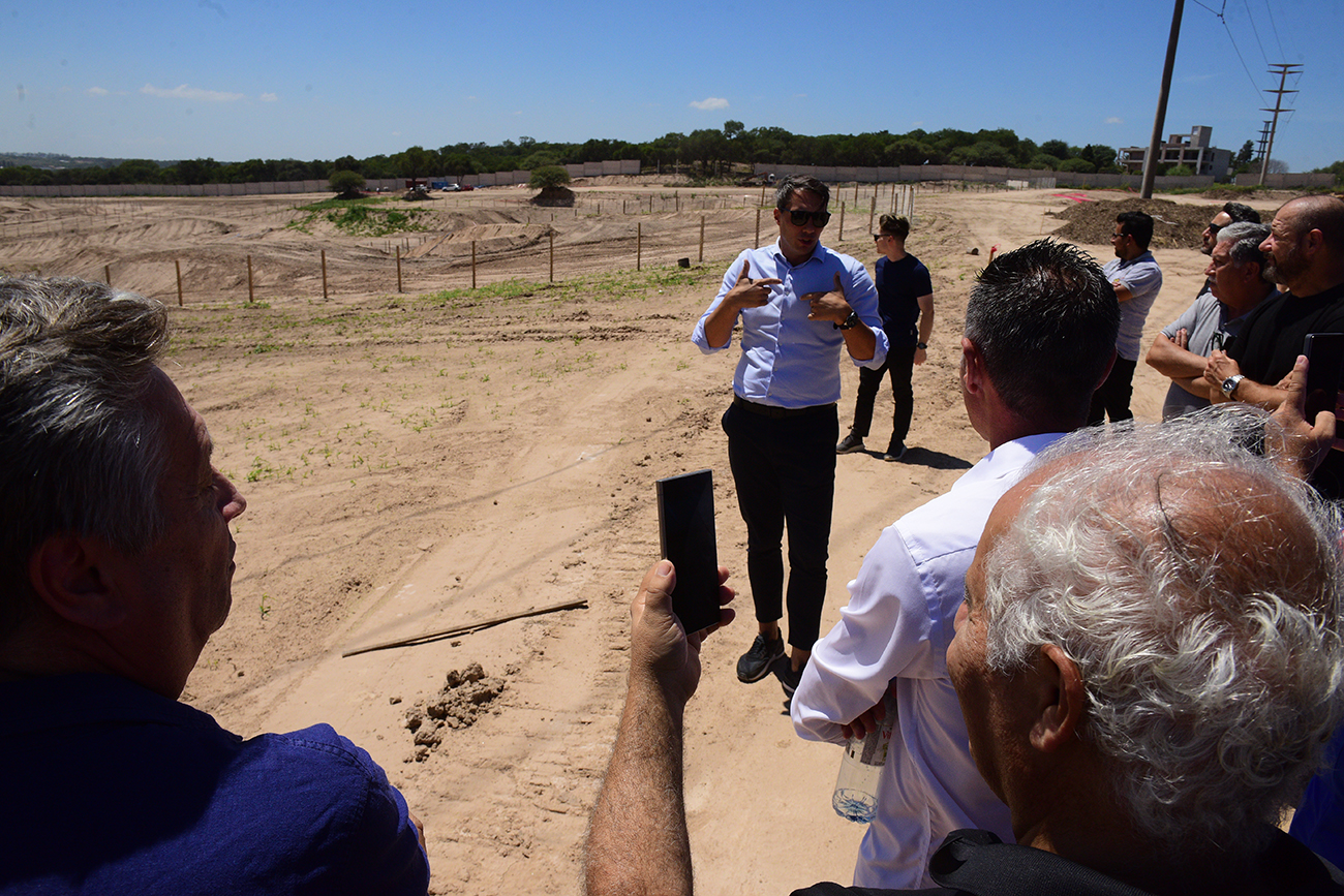 Así se está haciendo el circuito de motocross en Infinito Race Track, en la ciudad de Córdoba. (José Gabriel Hernández / La Voz)