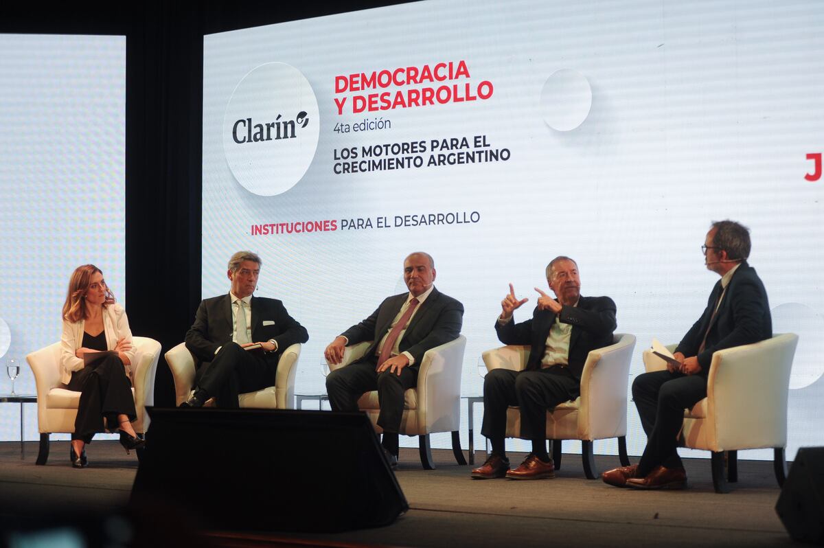 Tribuna nacional. El gobernador debutó esta semana en un foro de debate en Buenos Aires. (Federico López Claro)