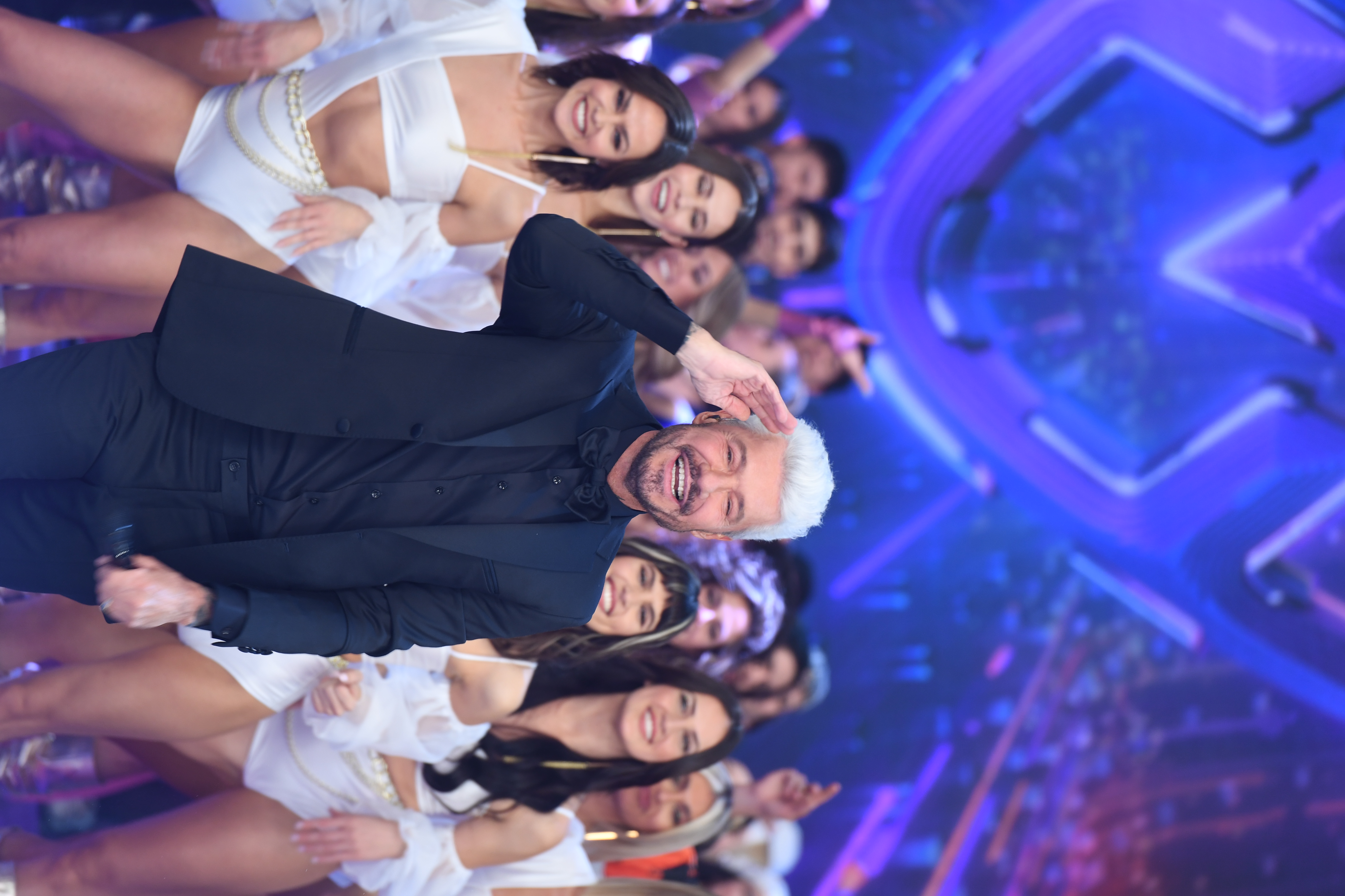Marcelo Tinelli y las bailarinas en la apertura del Bailando 2023 (Foto: Prensa)