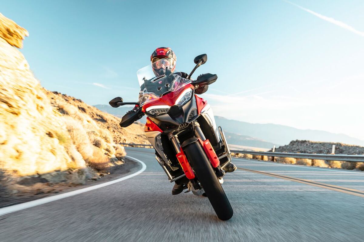 Multistrada V4. Mundo Maipú)