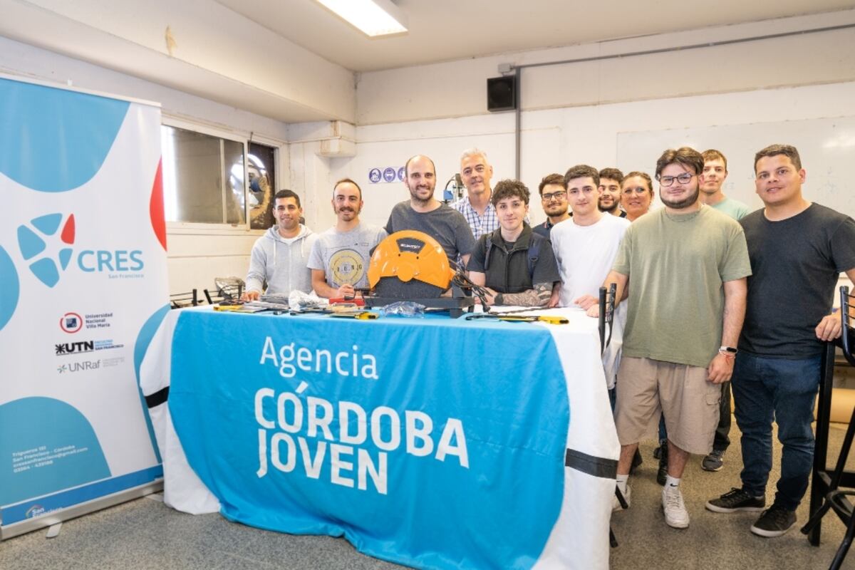 Estudiantes de la carrera de Diseño Industrial, de Centro Regional de Educación Superior (CRES), recibieron equipamiento para colaborar con su formación profesional. (Foto: Agencia Córdoba Joven)