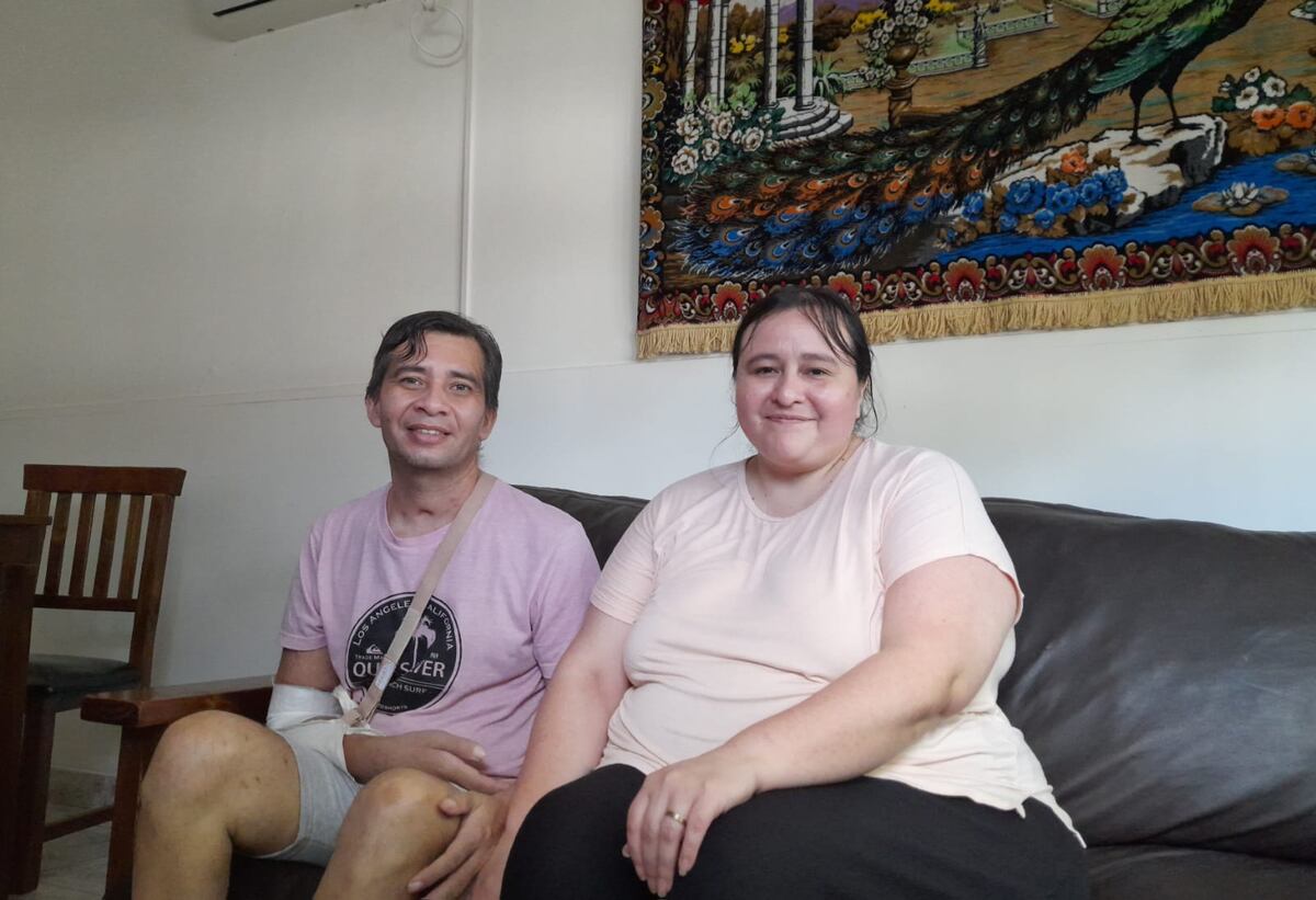 Al fin en casa. Cristian Escobar y su esposa Carola (La Voz)
