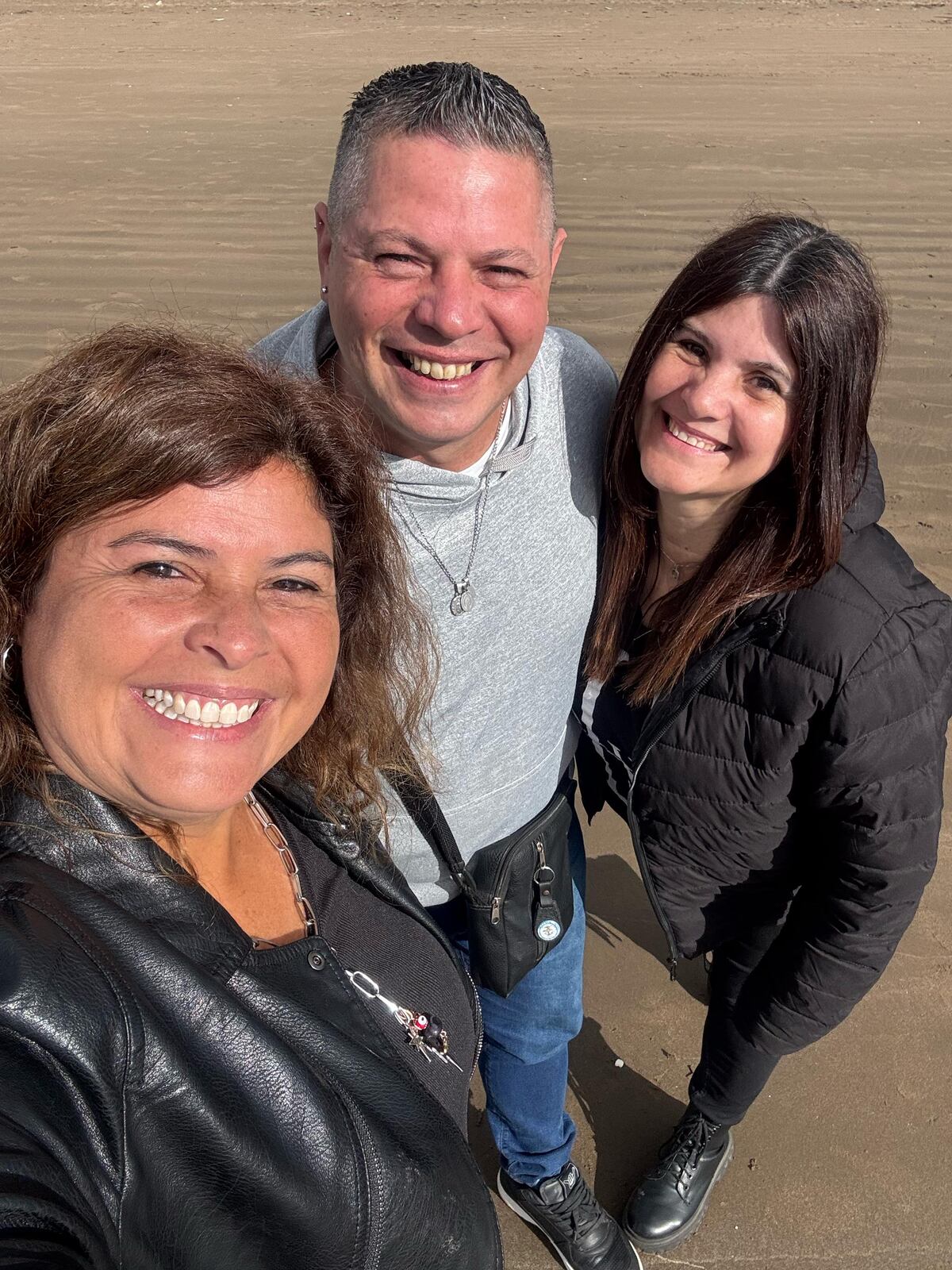 (De izq a der) Carolina Sangiorgi, Carlos Piñero y Carina Rosavik. (Gentileza)