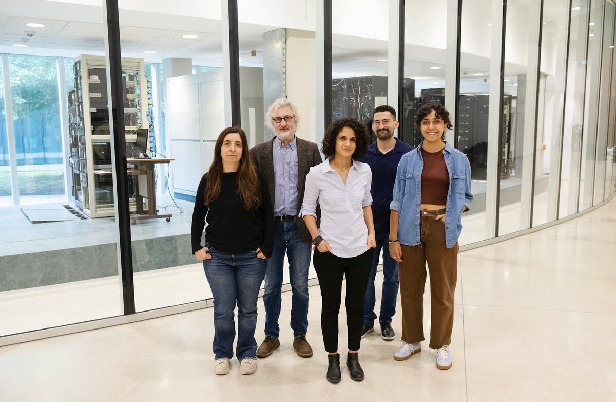 El equipo de trabajo de Mehrnoosh Arrar. (Conicet)