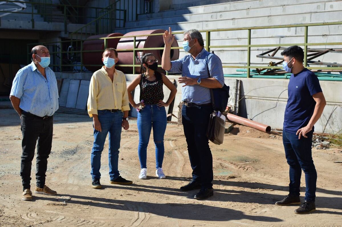 El legislador Dante Rossi recorrió la seccional 13, donde visitó el Centro Deportivo Rafael Núñez, el club Atenas, el Instituto Biológico Córdoba y una fábrica de alambres. (La Voz)