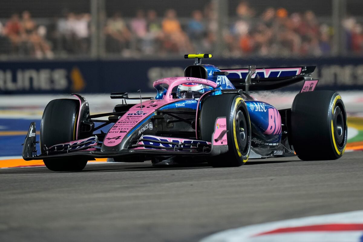 Russell brilla en Singapur, Colapinto sufre y McLaren festeja. (AP).