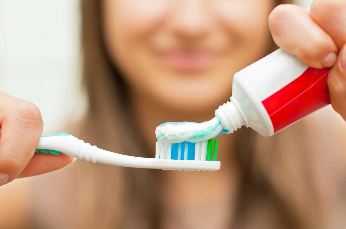 Medidas que toma el Anmat tras los eventos reportados por el uso de pasta de dientes con fluoruro de estaño. (Foto ilustrativa).