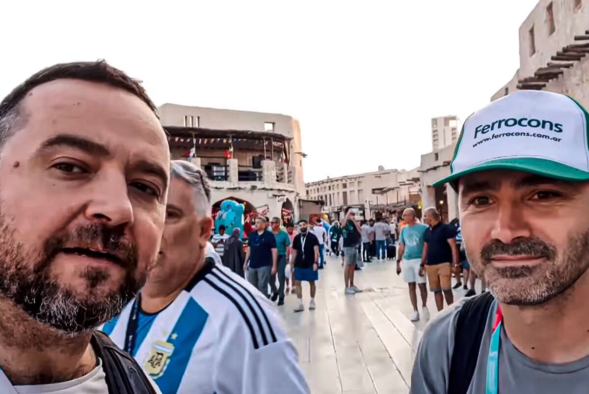 Voy de Viaje a Qatar: un cordobés, un fernet y la remera de la Mona.
