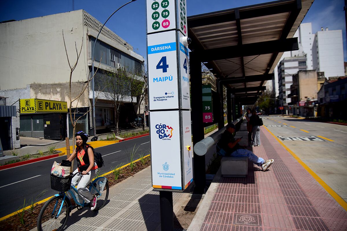 Habilitan nuevo tramo de la bulevarización en avenida Maipú, entre Olmos y Sarmiento. (Pedro Castillo / La Voz)