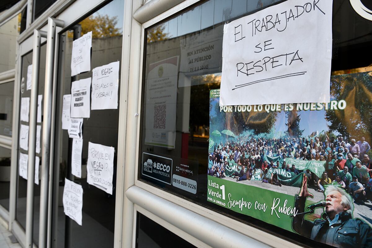 Asambleas de empleados municipales en el CPC de Monseñor Pablo Cabrera. (Ramiro Pereyra / La Voz)