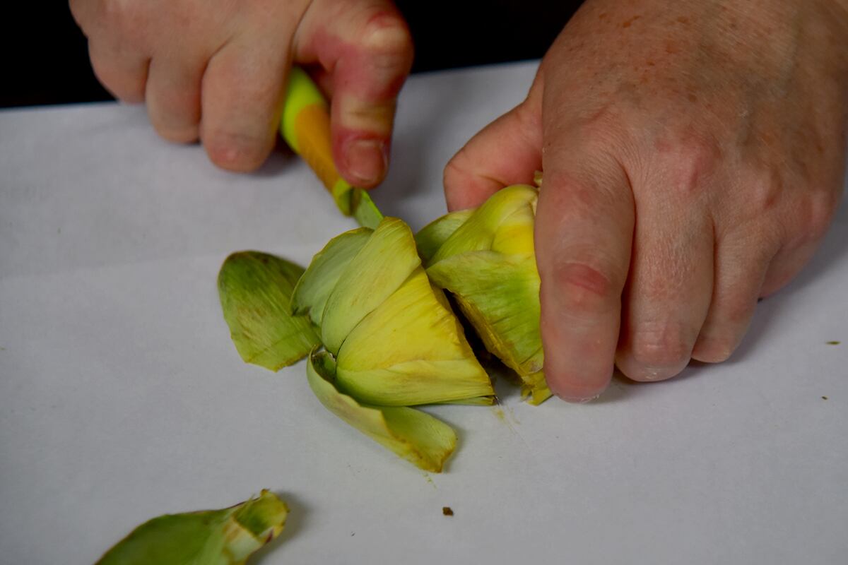 Gastro. San Honorato tiene un plato en su nueva carta, en base a alcauciles, con un trabajo muy artesanal de por medio. (Pedro Castillo / La Voz)