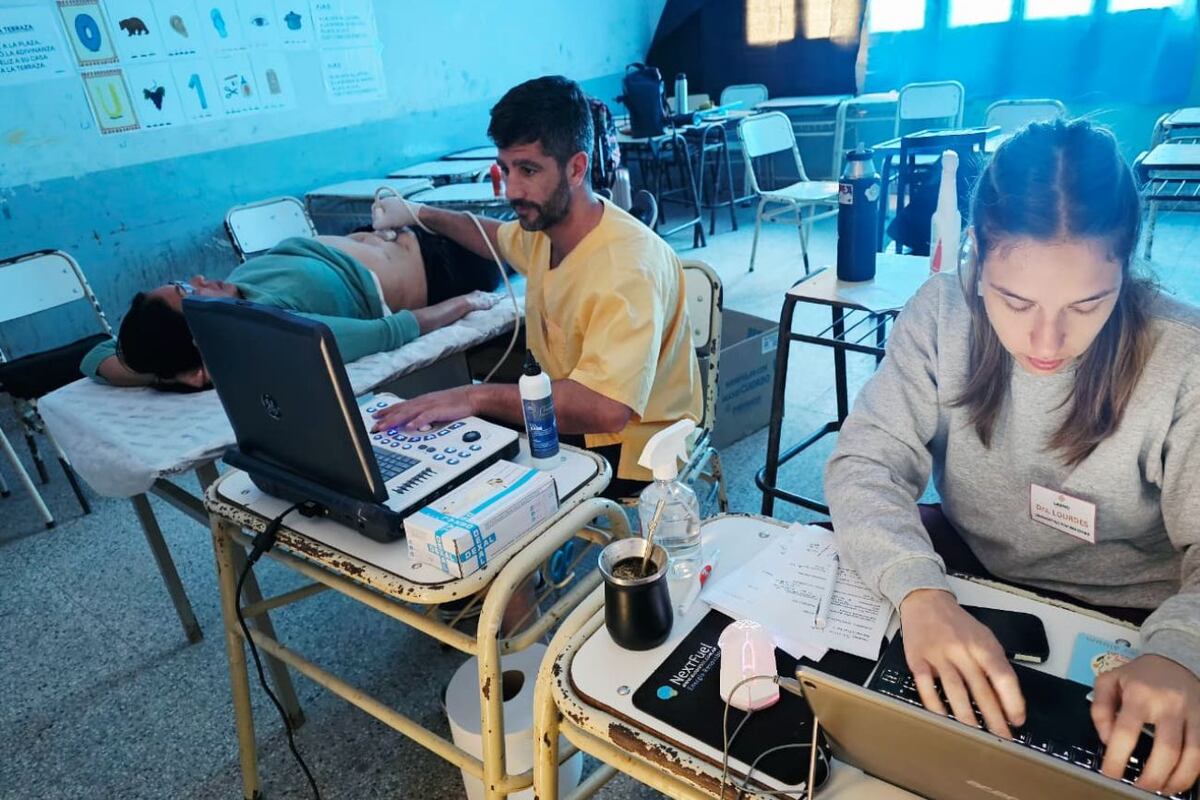 Profesionales del Sanatorio Allende y LAWHO brindando atención clínica en comunidades originarias de Santa Victoria Este, en articulación con la red sanitaria de Salta.
