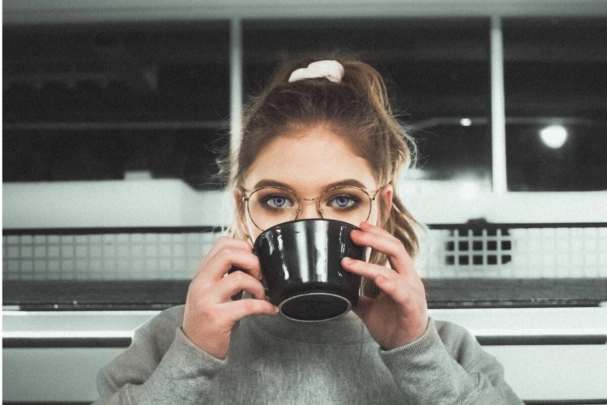 Un compuesto presente en el café mejora parámetros metabólicos durante el envejecimiento, según un estudio. (Unsplash)