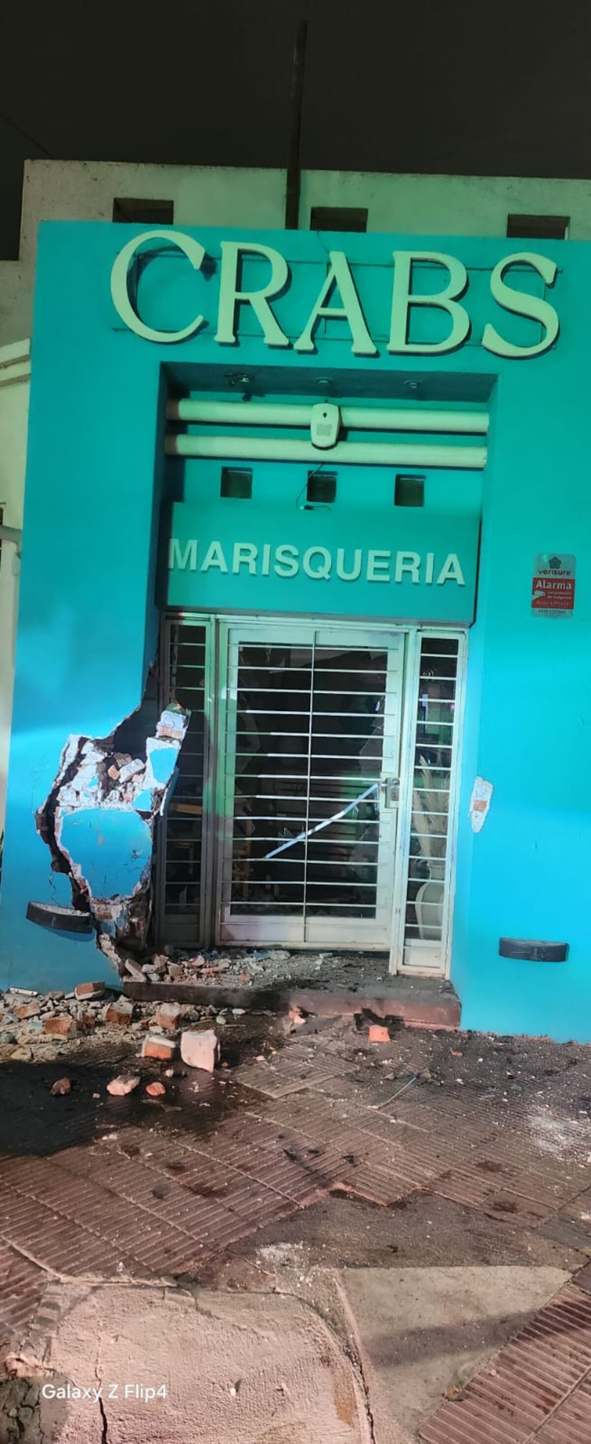 Choque en Juniors. (Policía)