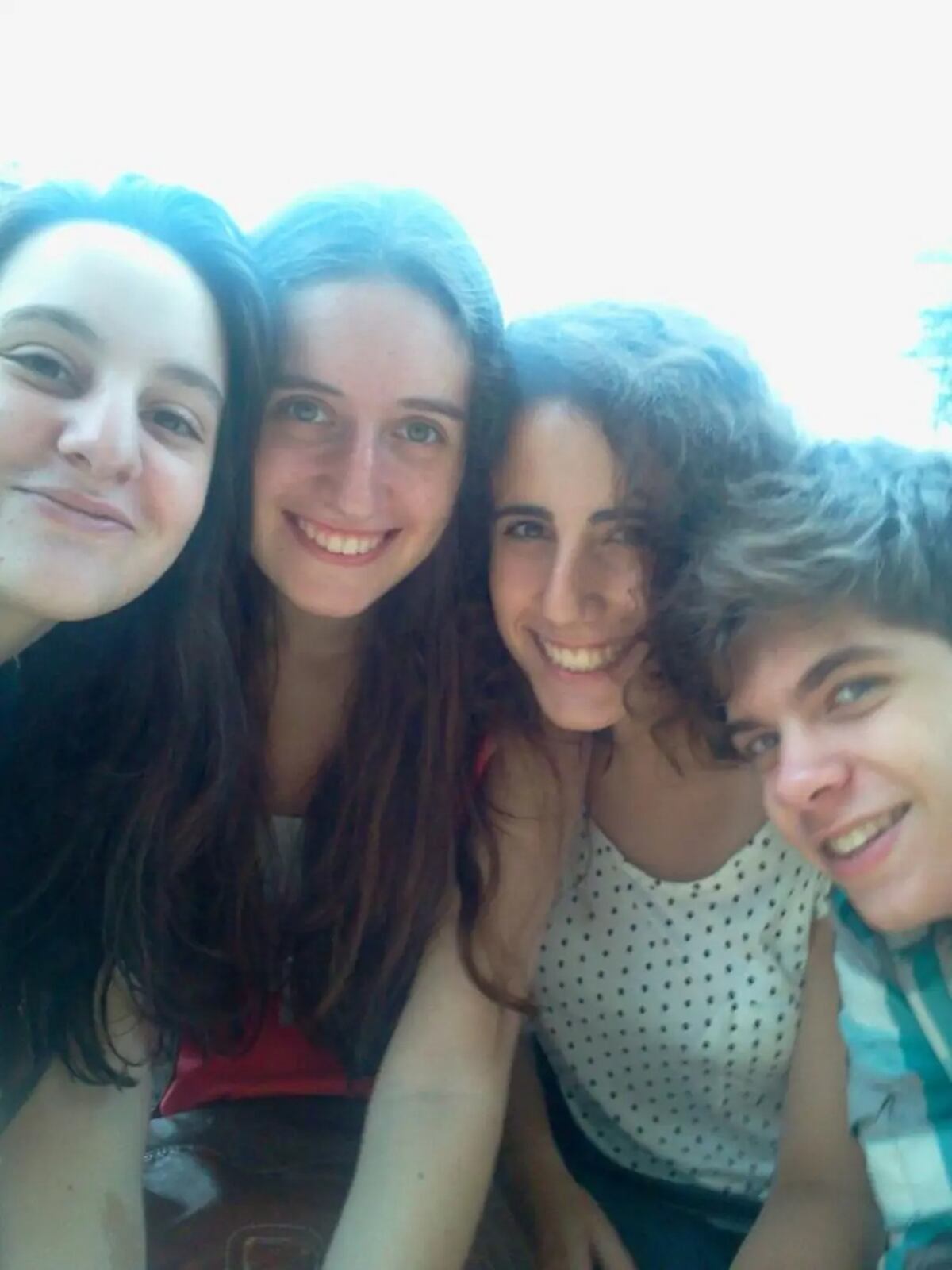 De izquierda a derecha, Victoria, Magdalena, al poco tiempo de haberse conocido, en 2012. (Gentileza)
