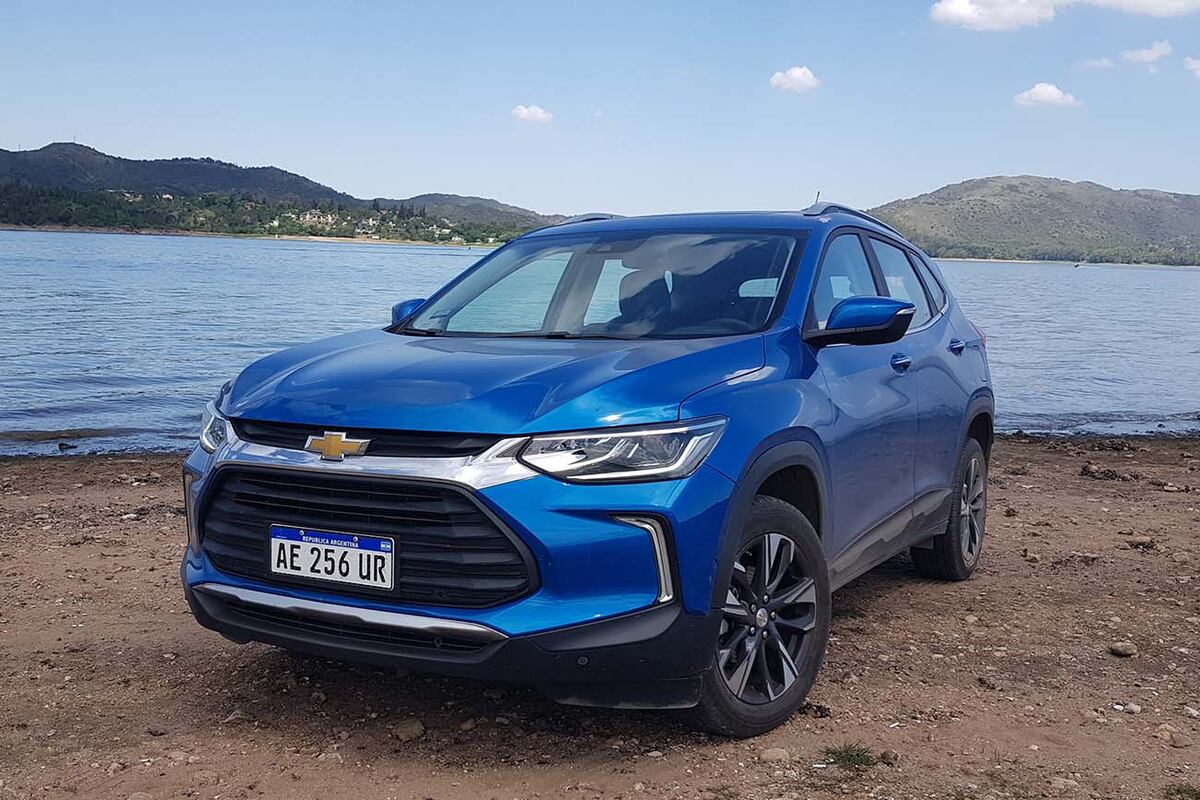 El Chevrolet Tracker está impulsado por el motor 1.2 turbo de tres cilindros que entrega 132 CV y 190 Nm y es el modelo más vendido de su categoría.
