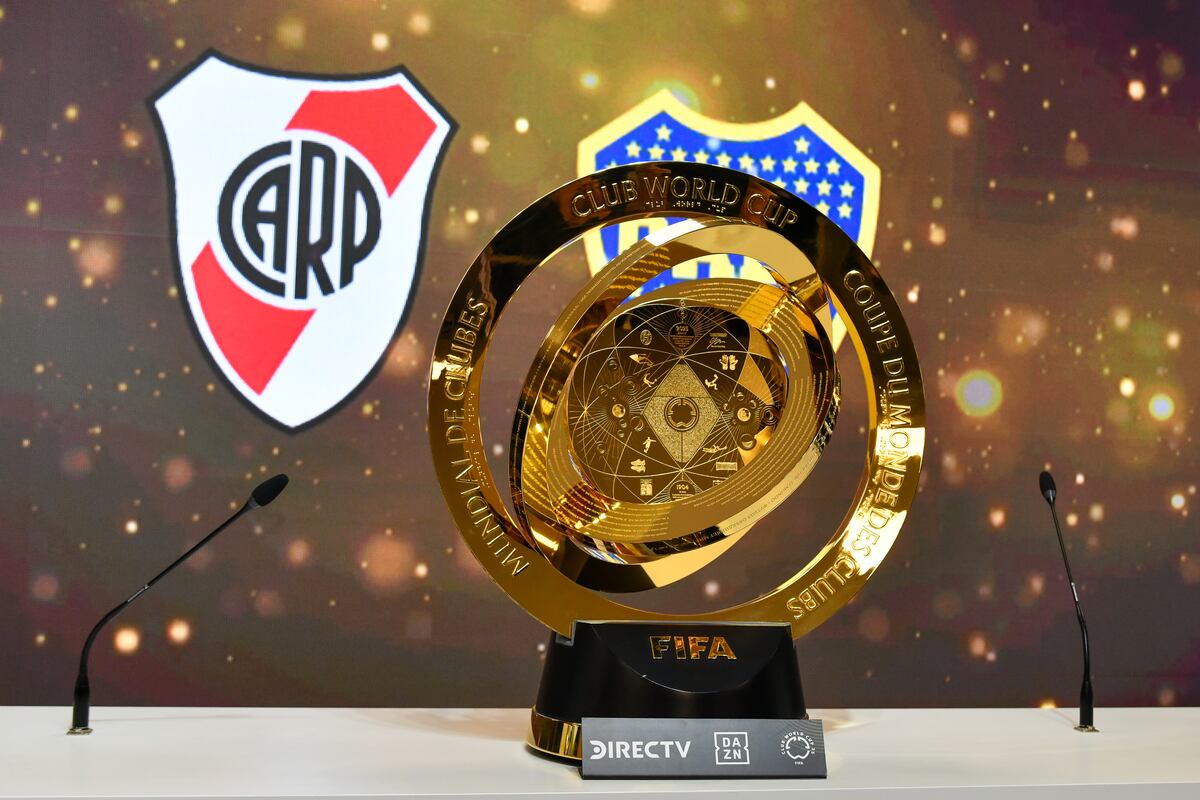 Boca-River y el trofeo del Mundial de Clubes.