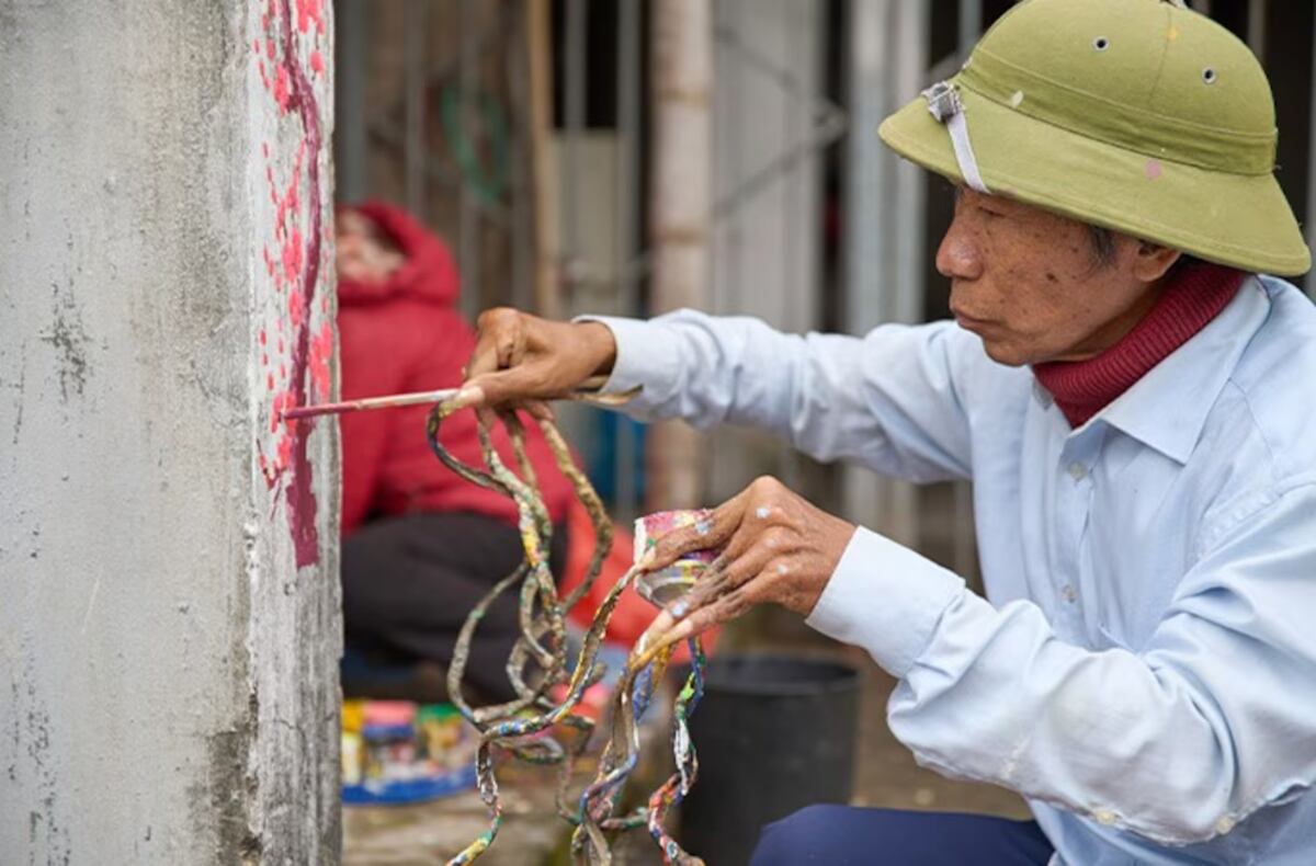 Un artista de Vietnam fue oficialmente reconocido por Guinness World Records por tener las uñas más largas.
