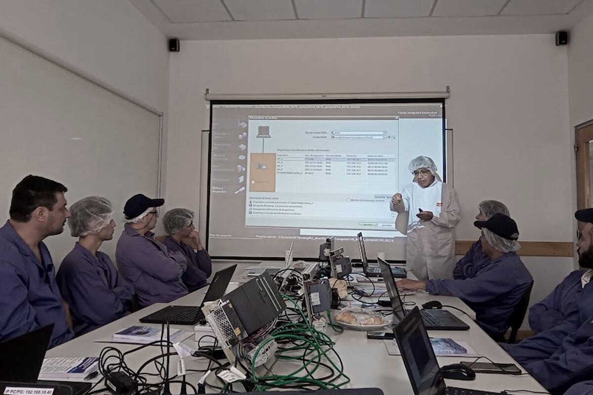 Los instructores son ingenieros y técnicos con amplia trayectoria en educación a nivel universitario y técnico-profesional.
