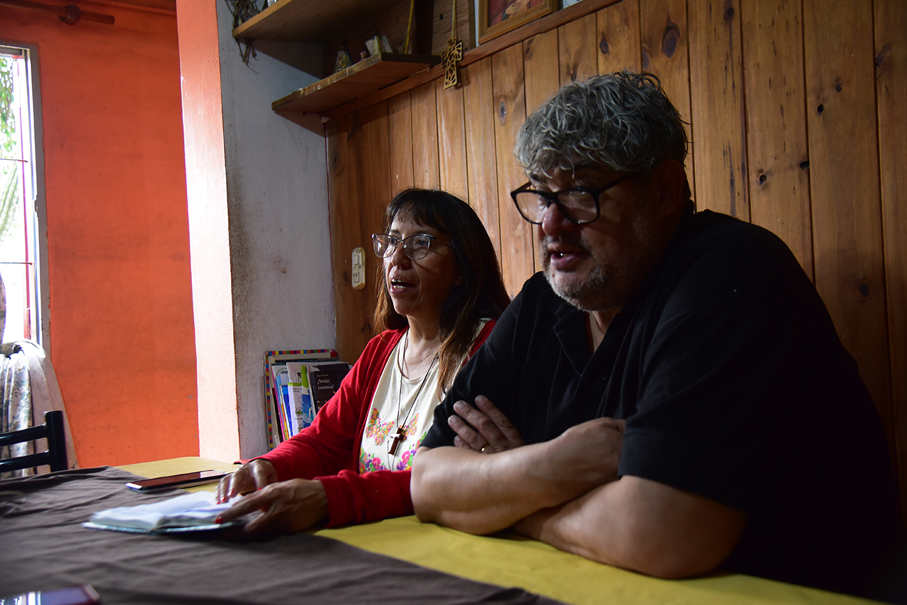  Claudia Gordillo y Jorge Lencina, la pareja que adoptó a 11 chicos 
(Foto: Pedro Castillo / La Voz)