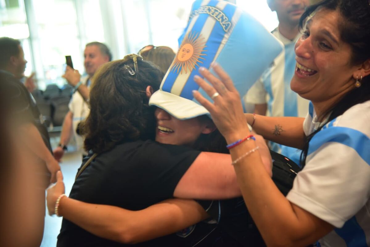 Las Murciélagas llegaron a Córdoba tras conquistar su segunda Copa del Mundo. (Javier Ferreyra / La Voz)