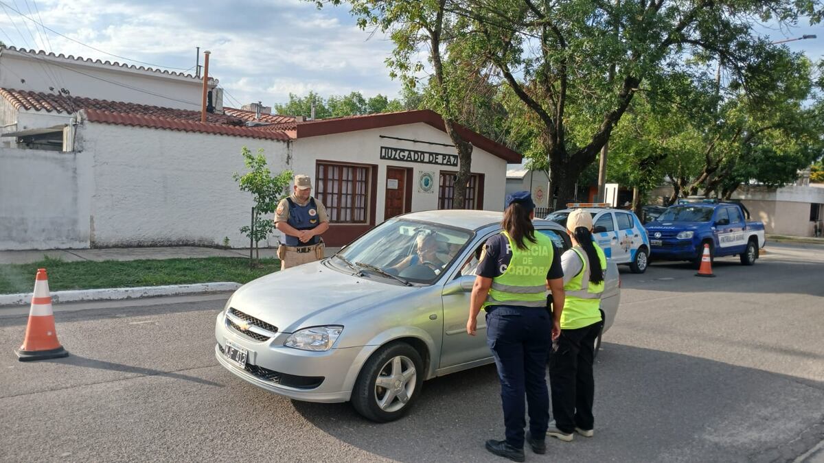 Controles de tránsito cotidianos en las calles de Luque.