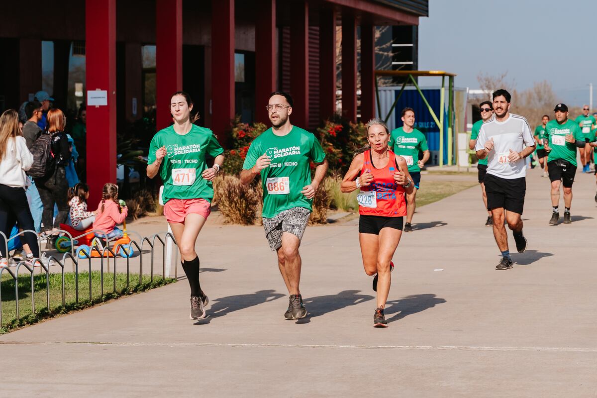 Universidad Siglo 21 realiza la 10° maratón solidaria.