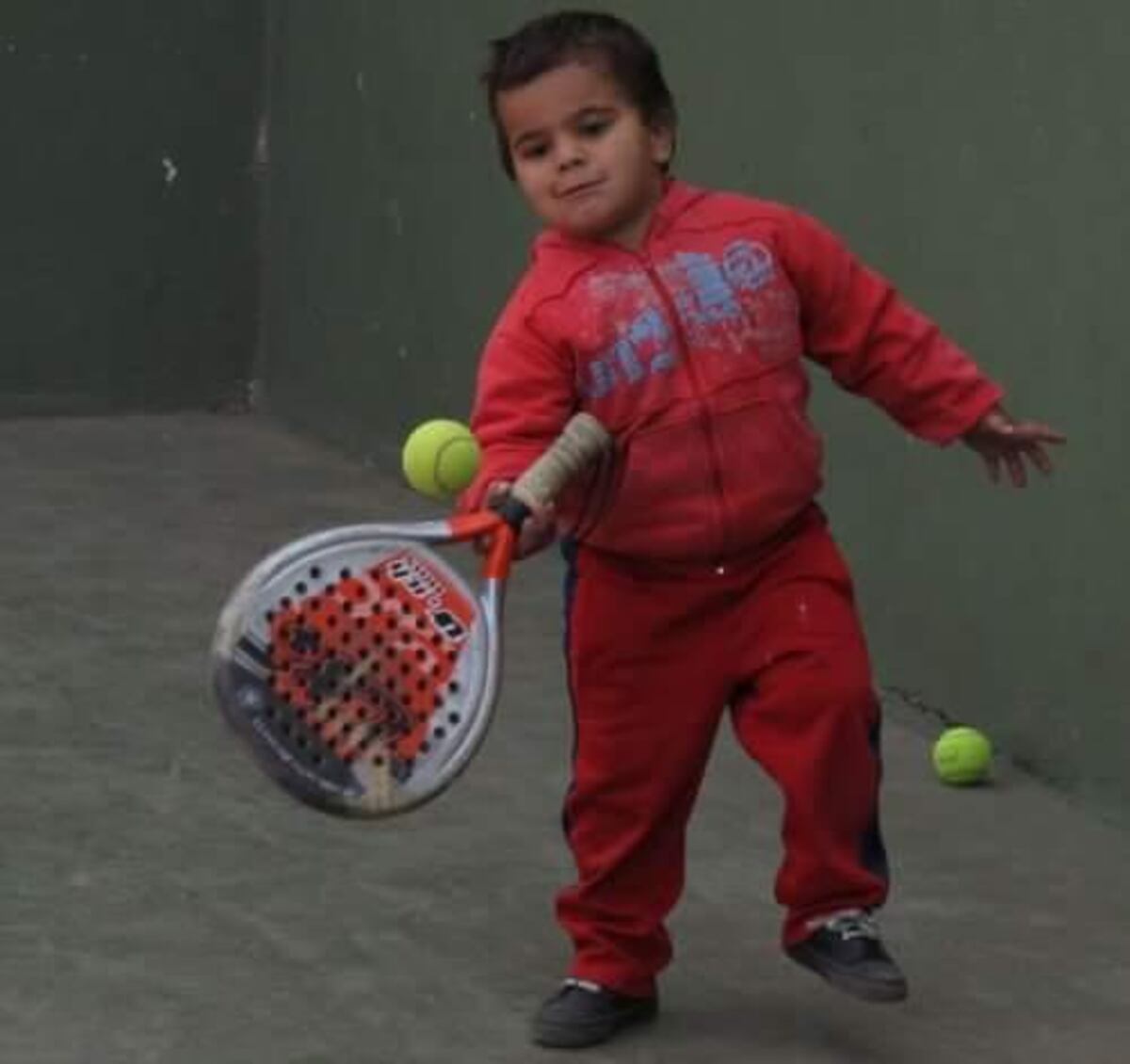 Santino Torres, el cordobés que quiere ser N°1 del pádel. Acá, una imagen de su niñez, cuando ya demostraba su pasión. (Gentileza)