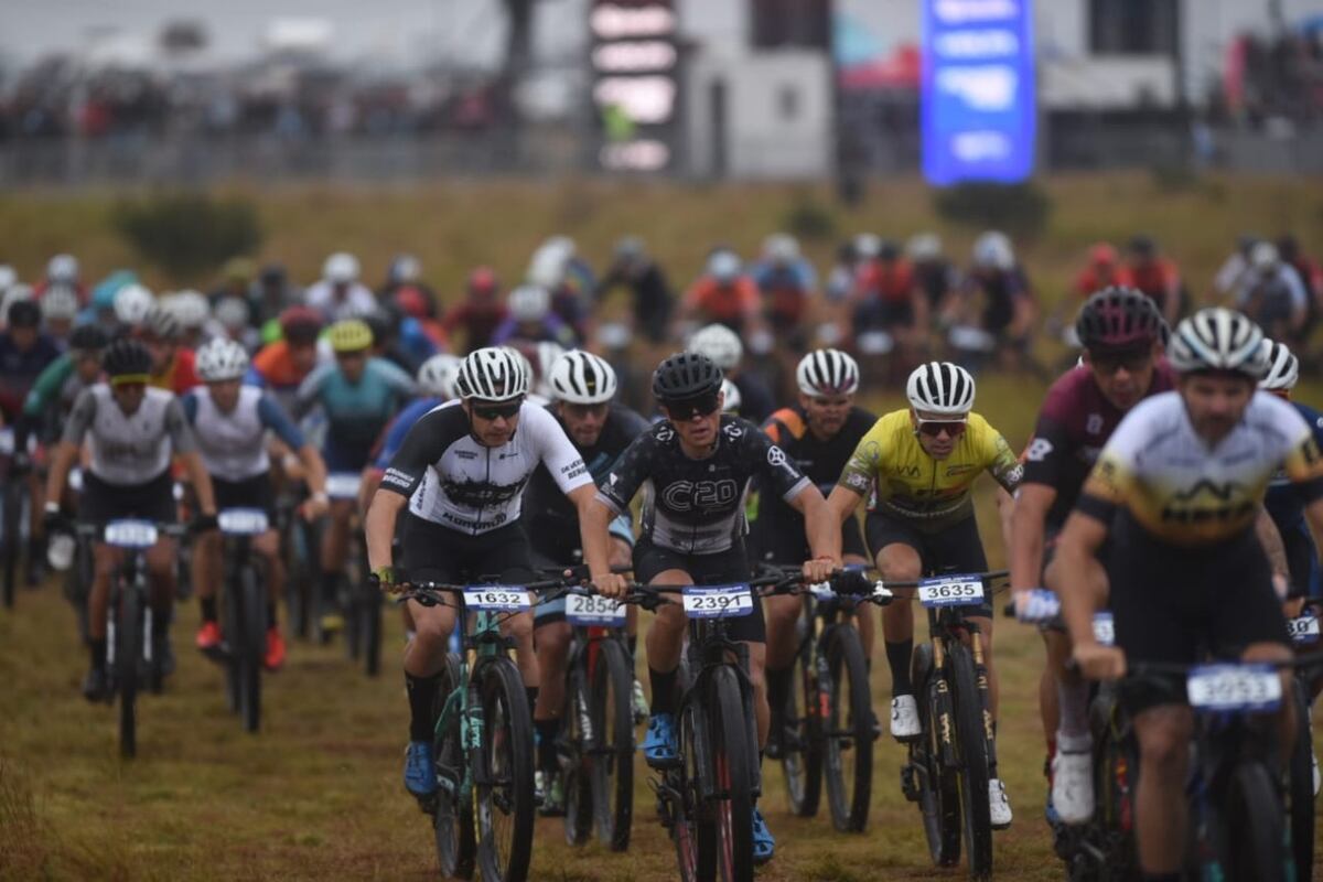 Desafío Río Pinto, día2. La competencia más convocante de MTB a nivel continental, con una inscripción de 5500 participantes, un récord histórico. (La Voz)