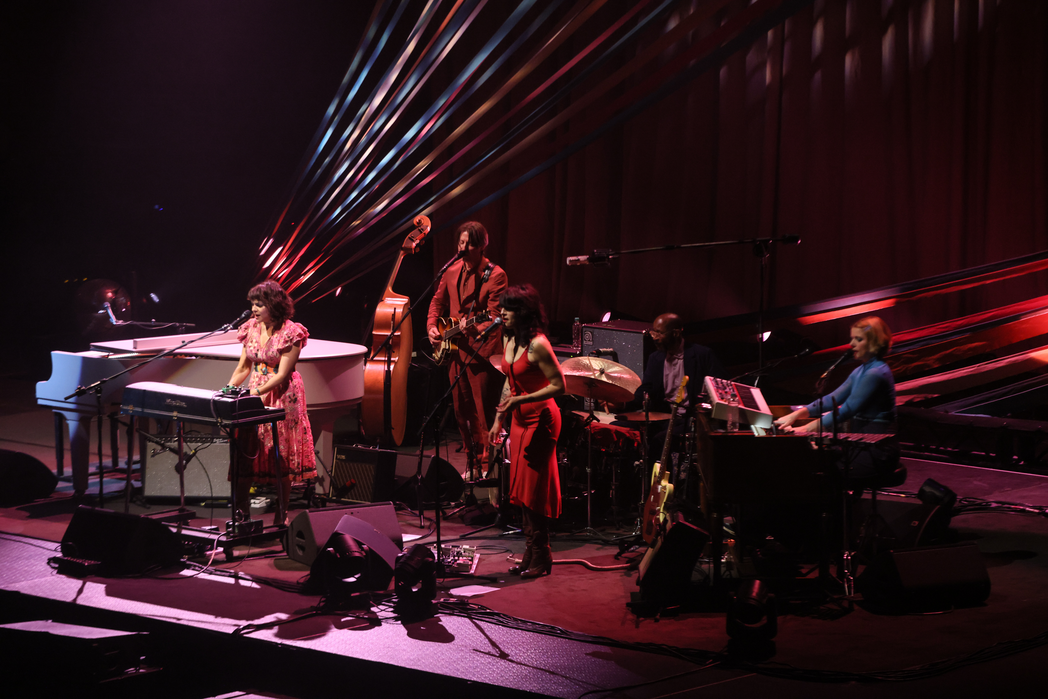 Norah Jones, en su reciente show en el porteño Movistar Arena. (Gentileza Gallo Bluggerman)