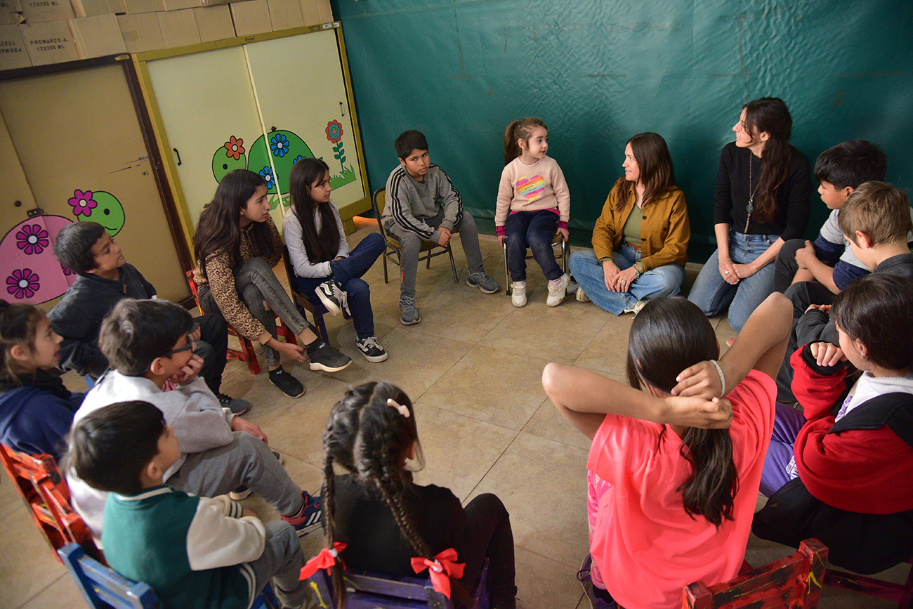 Día de la Niñez. En ronda, los chicos y chicas de Cecopar contaron qué desean para sus vidas y la de otros niños y niñas (Pedro Castillo / La Voz).