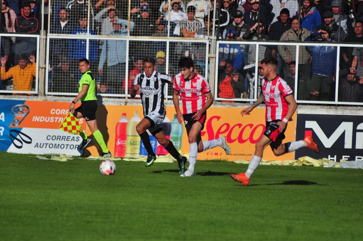 Gregorio Rodríguez complicó con su velocidad durante el primer tiempo (Foto: Prensa IACC).