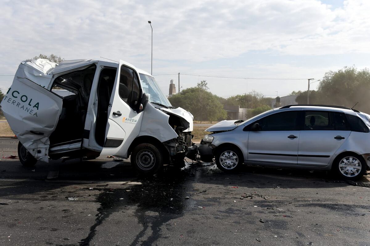 Accidente a la altura del puente Sabattini, sobre avenida de Circunvalación, Córdoba. (Ramiro Pereyra / La Voz)