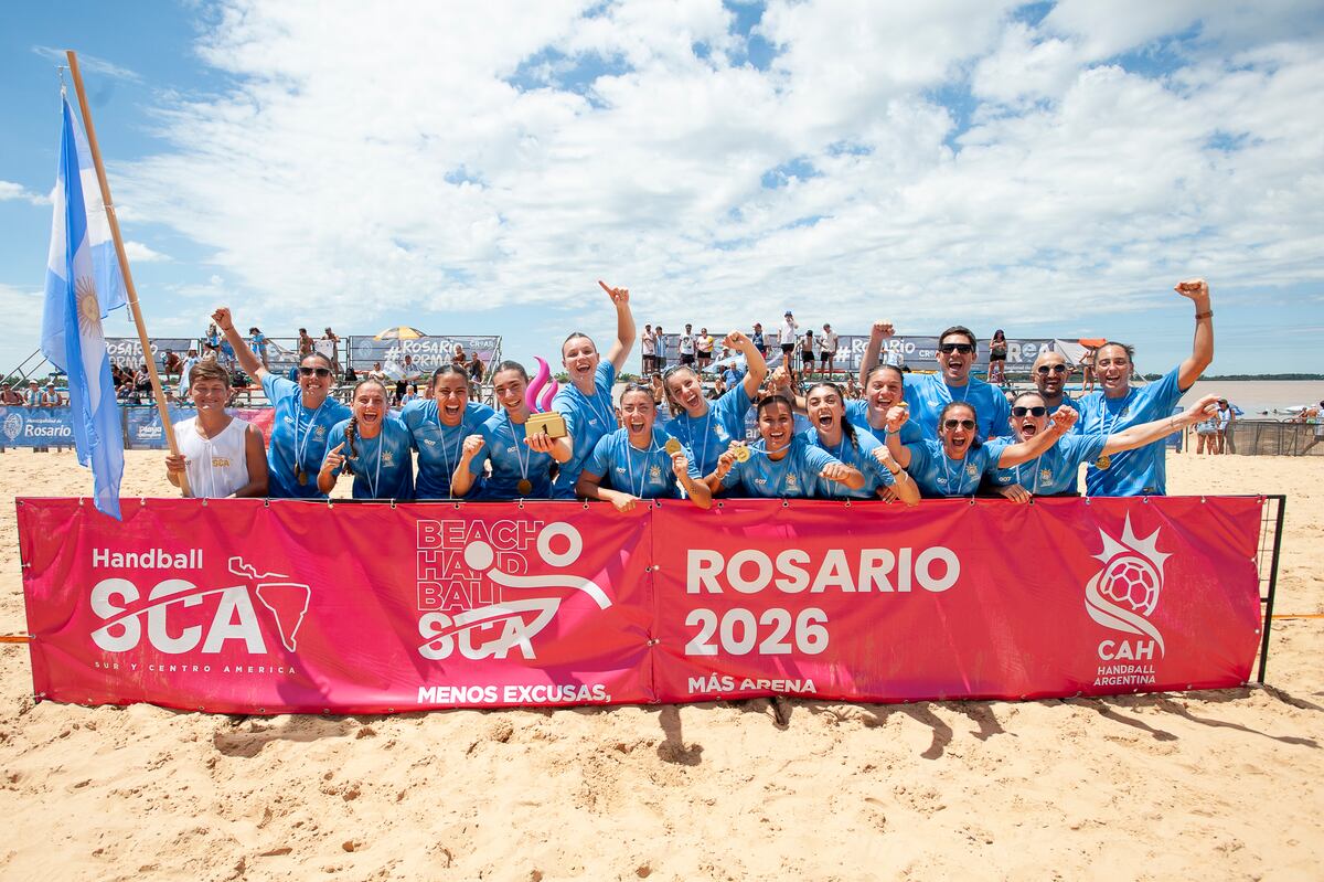 Las Kamikazes se consagraron campeonas del Sur Centro disputado en Rosario al derrotar en la final a Brasil. (SCA/Germán Páez)