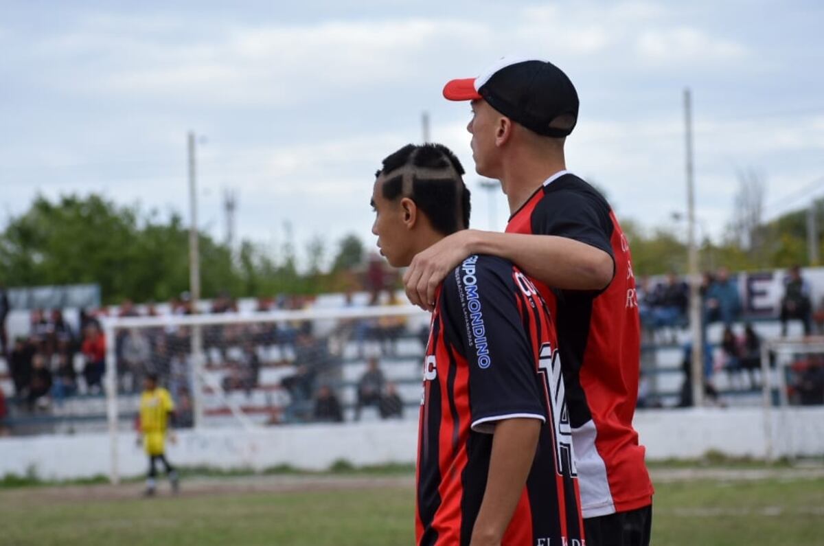 Adrián "Picante" Carrera fue convocado para el plantel de la primera división, algo que él y toda la institución soñaba con ver. (Gentileza Prensa Los Andes).