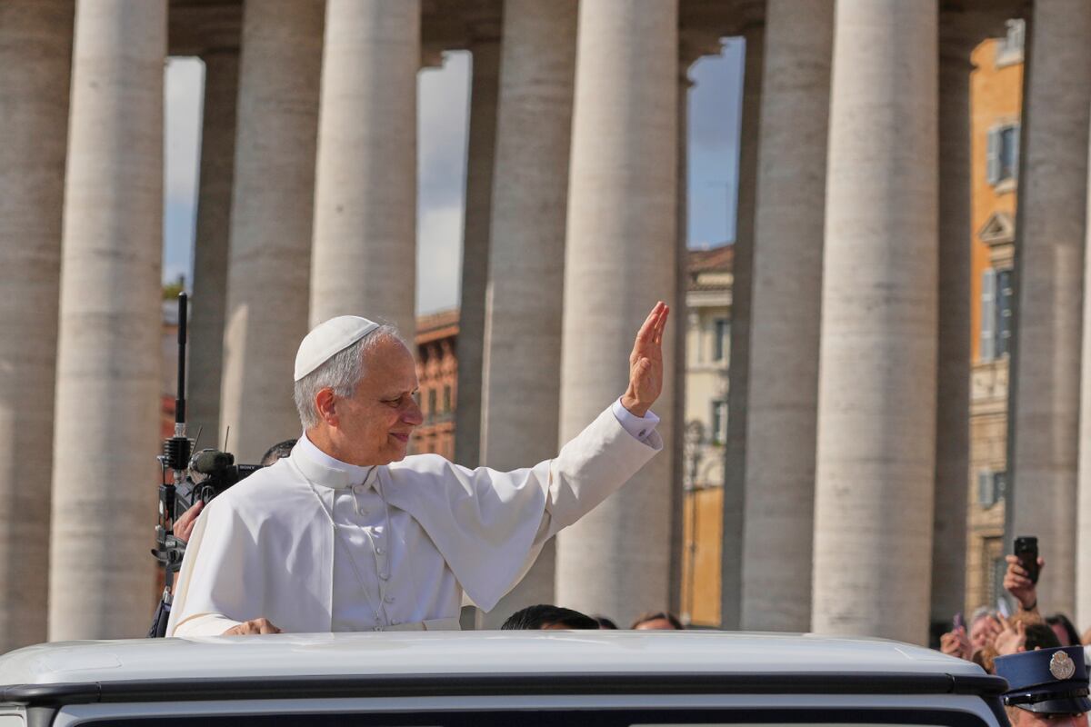 Ceremonia. El papa León XIV celebra la misa durante la inauguración formal de su pontificado en la Plaza de San Pedro del Vaticano, el domingo 18 de mayo de 2025. (AP / Jacquelyn Martin, Pool)