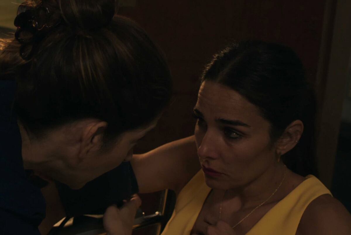 Fotograma de la película "Causalidad", con Juana Viale y Laura Novoa. (Prensa Amazon)