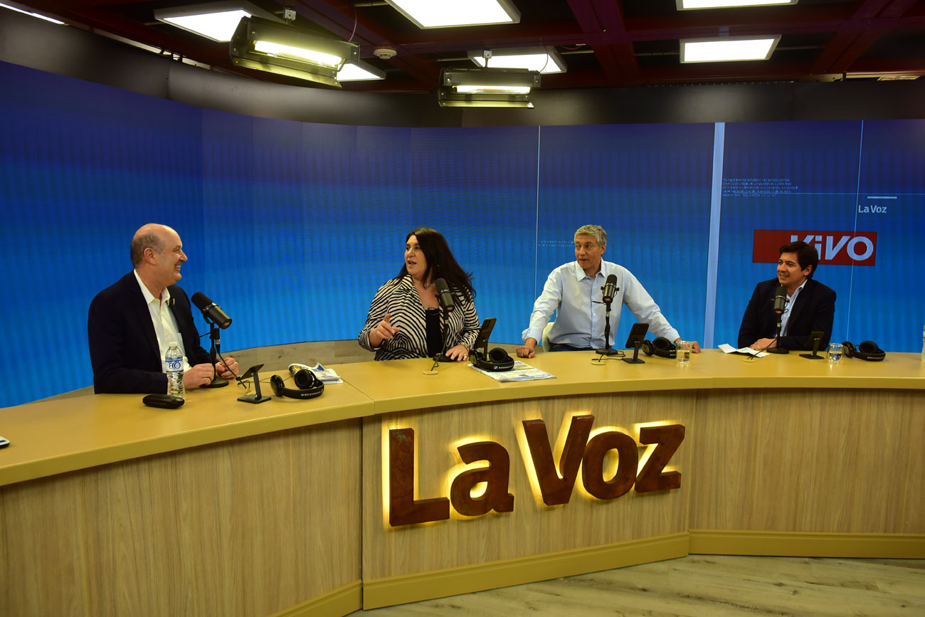 Federico Sturzenegger y Gonzalo Roca en el streaming de La Voz en Vivo. (Nicolás Bravo / La Voz)