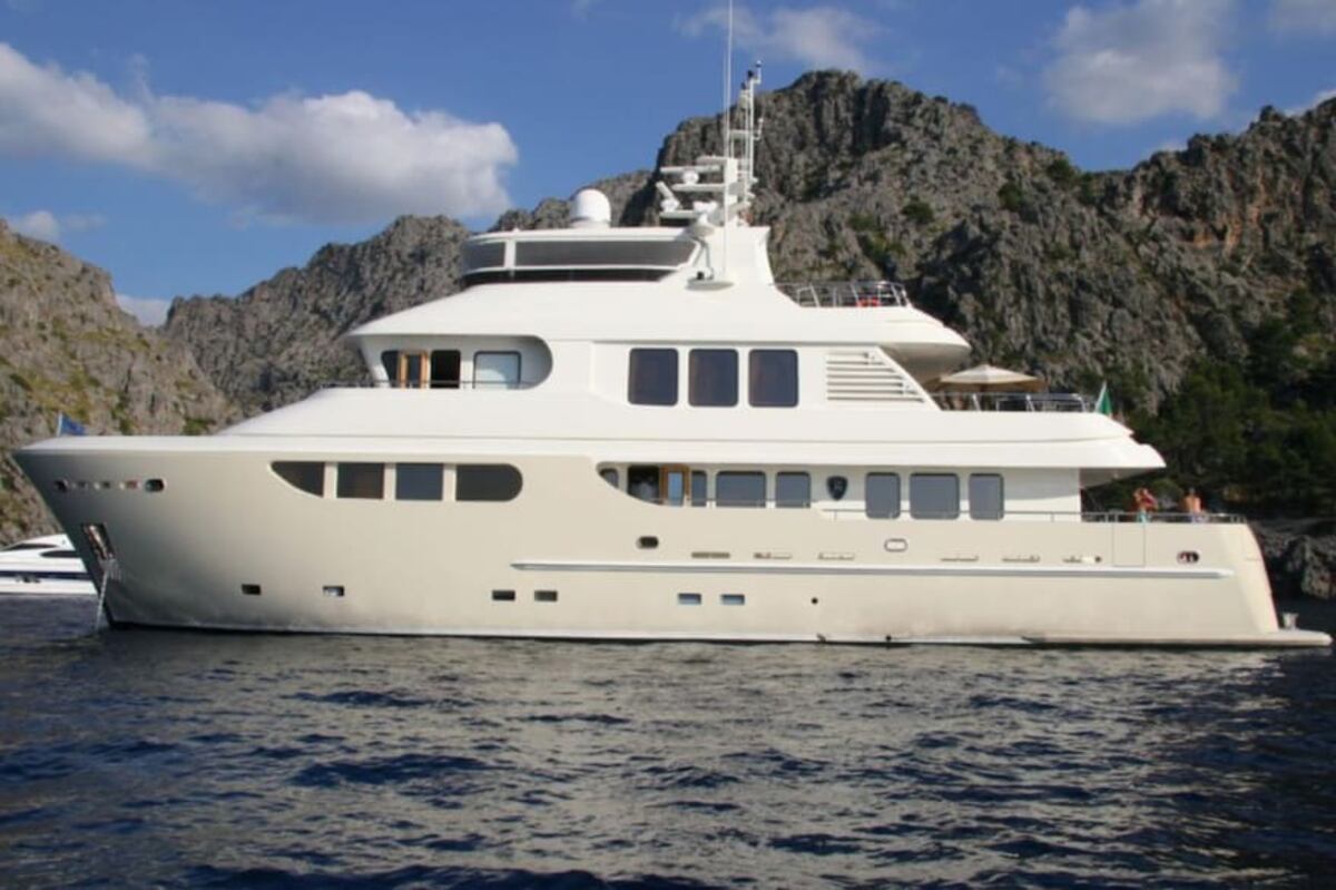 Así es "Bandido", el yate de lujo que alquiló Martín Insaurralde. (Foto: marbellaboatcharter)