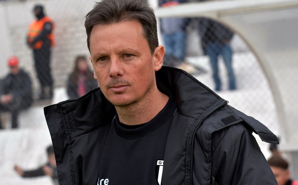 Luca Marcogiuseppe, un entrenador joven que hace su camino en Gimnasia. (Orlando Pelichotti / Los Andes).